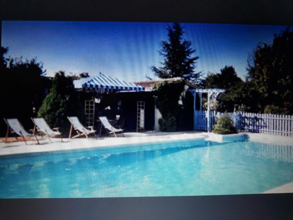Bed and Breakfast Les Pierres Blanches Bonneuil-Matours Екстер'єр фото
