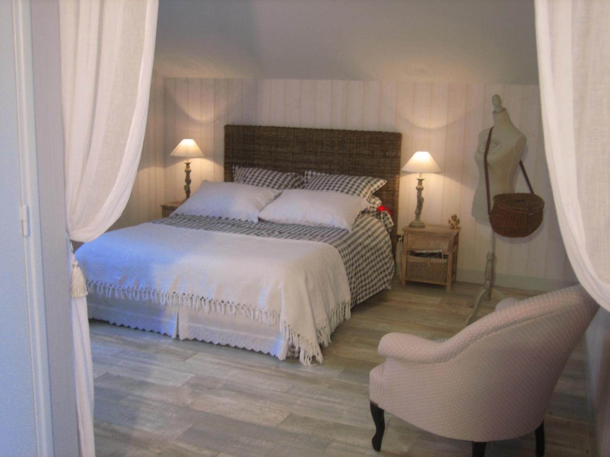 Bed and Breakfast Les Pierres Blanches Bonneuil-Matours Екстер'єр фото